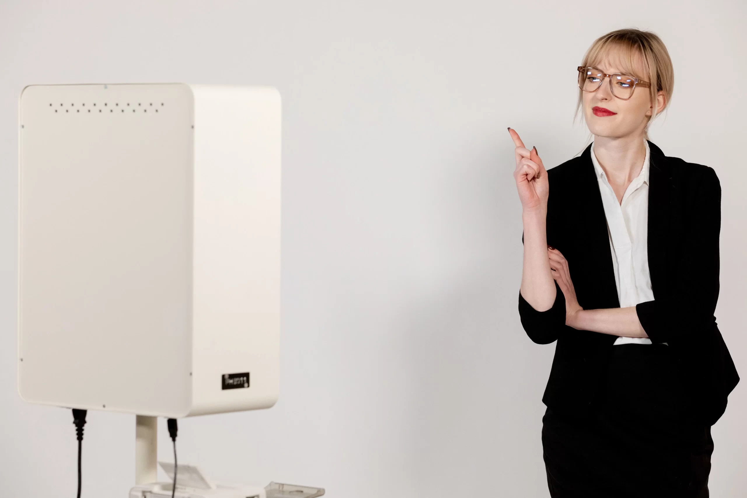 Pourquoi opter pour la location d’une selfie box mini pour son mariage ?